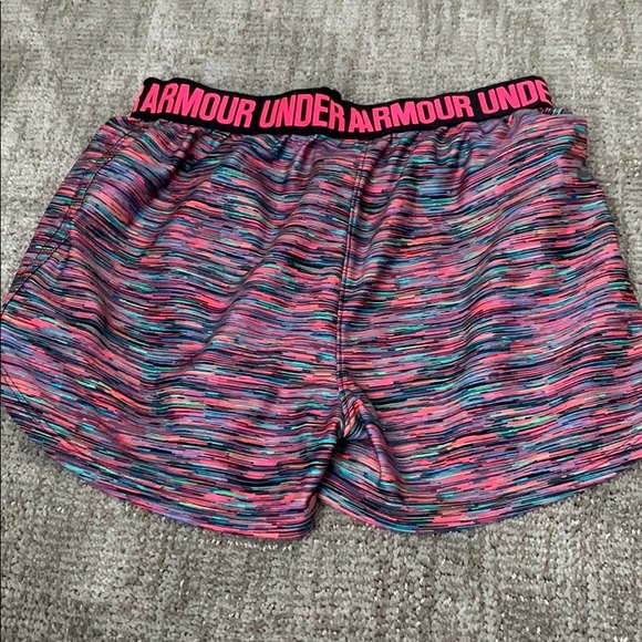 Under armour girls heat gear shorts - Picture 2 of 3